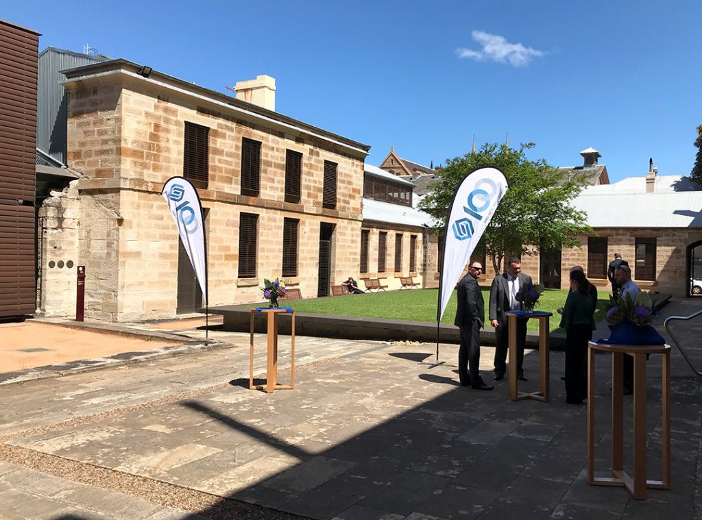 Sims-Metal_teardrop-banners